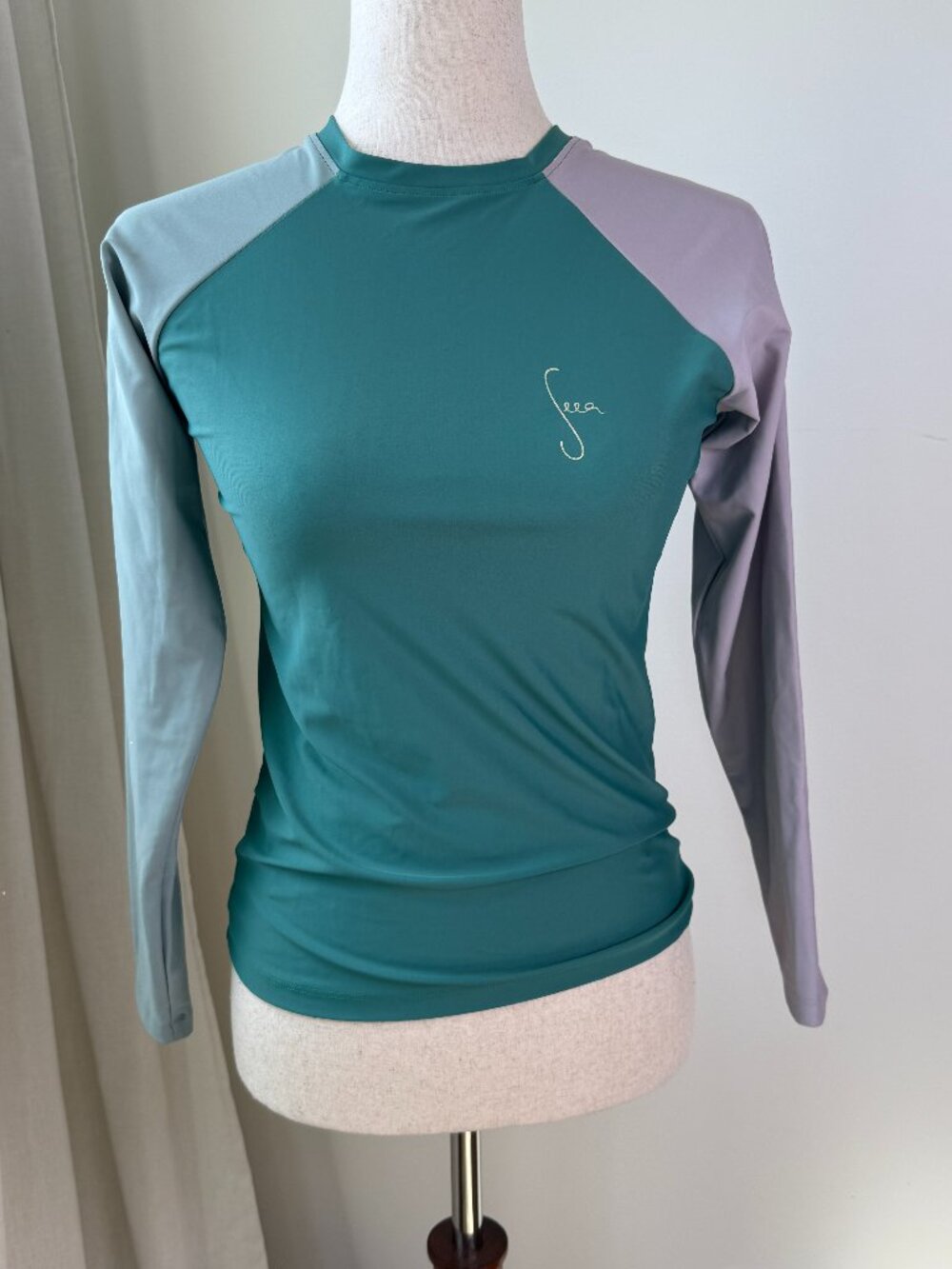 Seea Doheny Rashguard  "Wellness" colorway women's long sleeve swim top size M